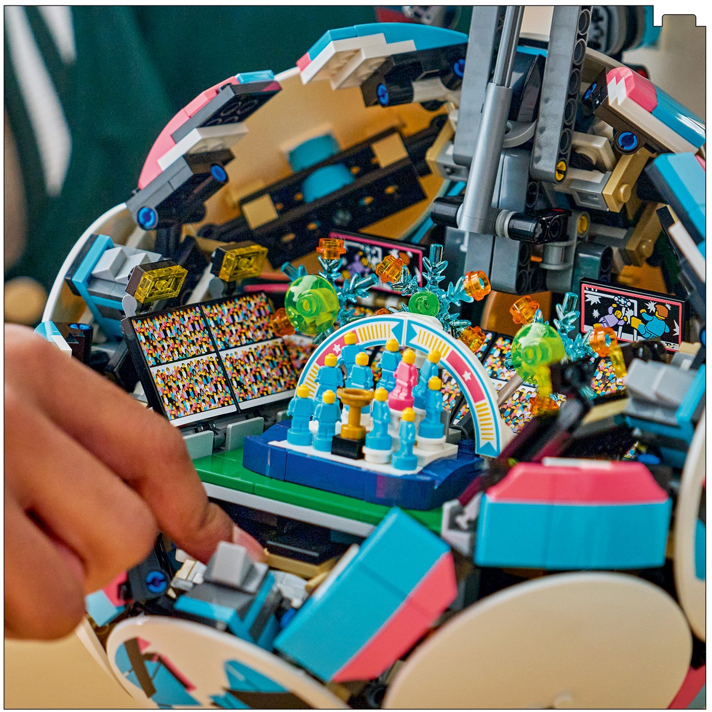 LEGO Editions Voetbal – 3D-Display Bouwpakket voor Kinderen met Interactief Mini-Stadion – Verjaardagscadeau voor Jongens, Meisjes en Voetbalfans vanaf 10 Jaar – 43019