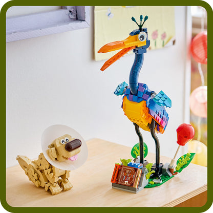 LEGO | Disney Kevin en Dug – Bouwbare Speelgoed Hond en Vogel met Accessoires Incl. Rode Ballon, Bladeren en Displaystandaard – Verjaardagscadeau voor Meisjes vanaf 9 Jaar en Fans van Film Up 43290
