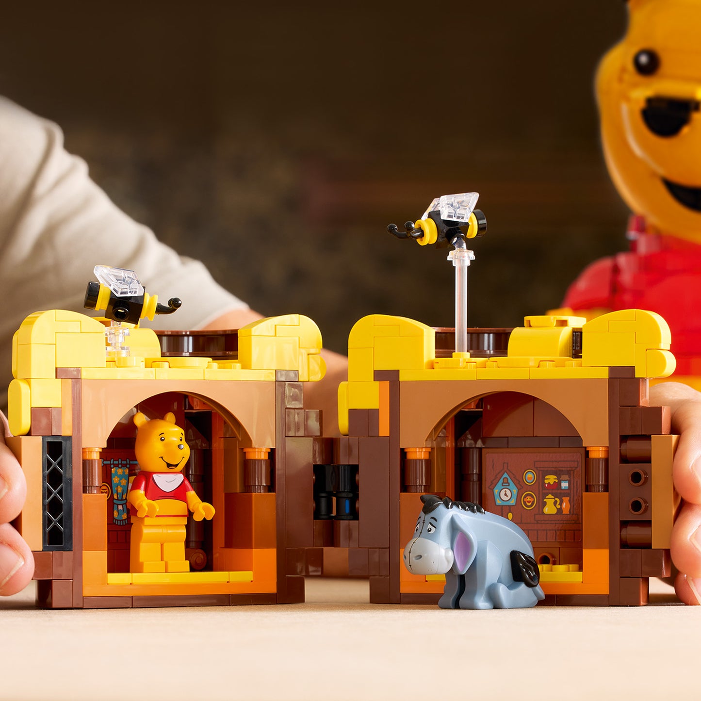 LEGO | Disney Winnie De Poeh – Bouwpakket voor Volwassenen – Displaymodel met Honingpot, Verzamelbaar Poppetje en Iejoor Dieren Figuur – DIY Nostalgisch Cadeau voor Fans – 43300