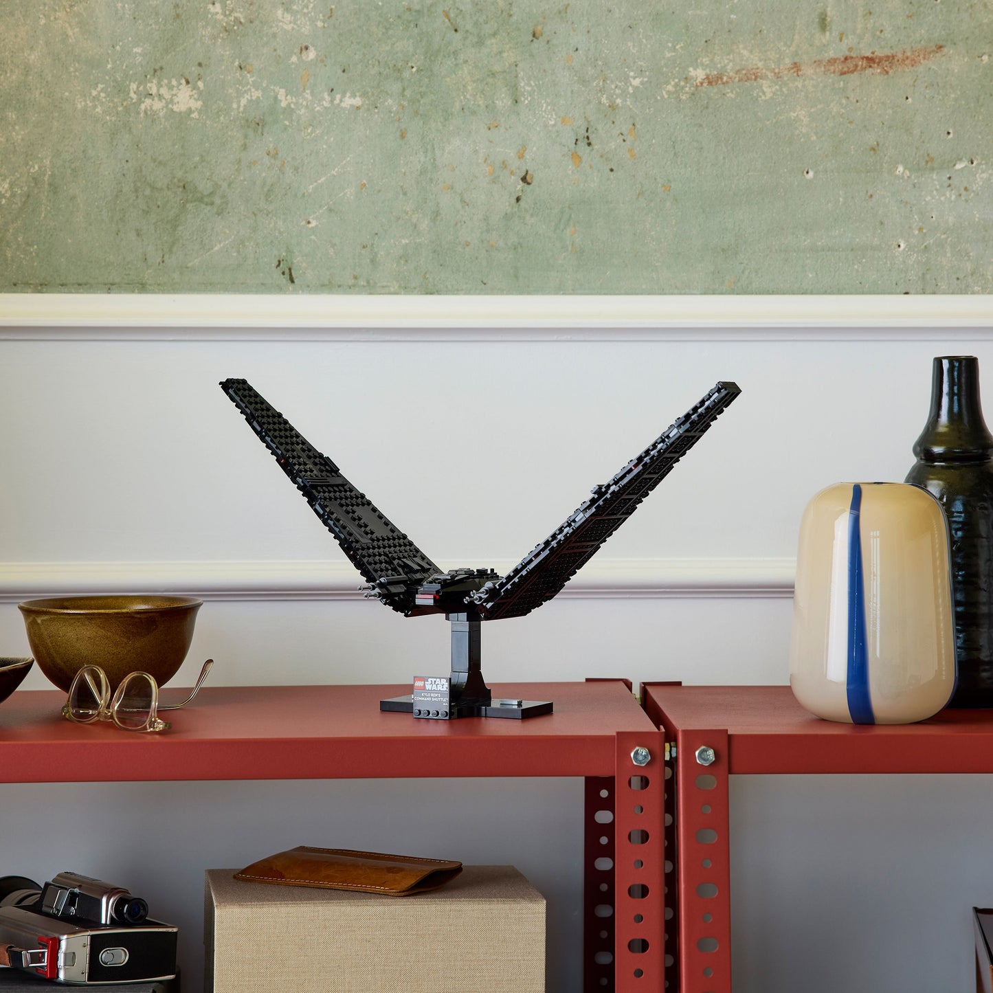 LEGO Kylo Rens Command Shuttle 75406 StarWars