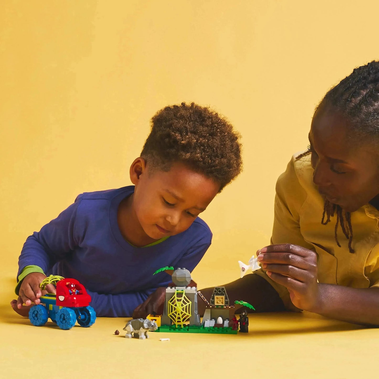 LEGO Reddingsmissie in de Dino Truck 11199 Spiderman