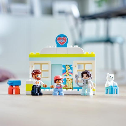 LEGO Bij de dokter 10968 DUPLO LEGO DUPLO @ 2TTOYS LEGO €. 16.49