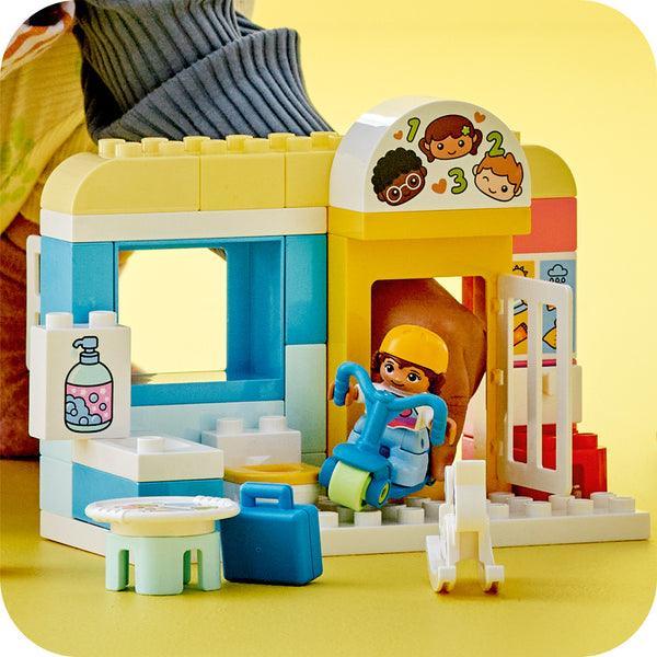 LEGO Het leven in het kinderdagverblijf 10992 DUPLO LEGO @ 2TTOYS LEGO €. 40.48