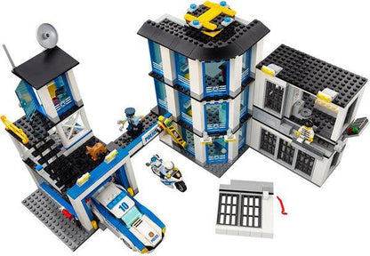 LEGO Politiebureau 60141 City LEGO CITY @ 2TTOYS LEGO €. 89.99